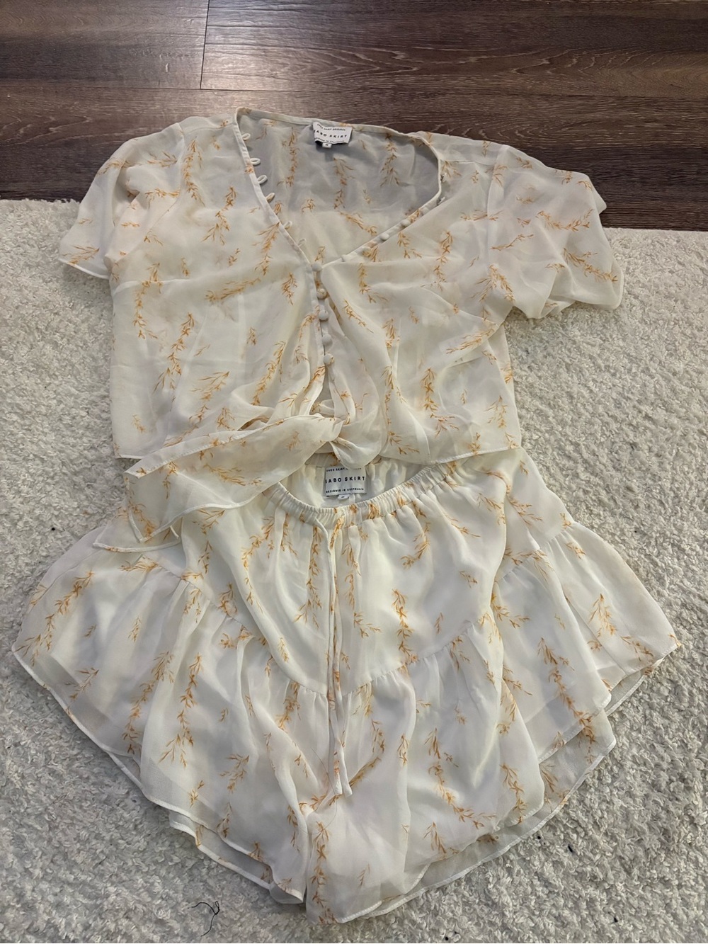 NWOT Sabo Skirt Top and Short set in french greek. Size Small